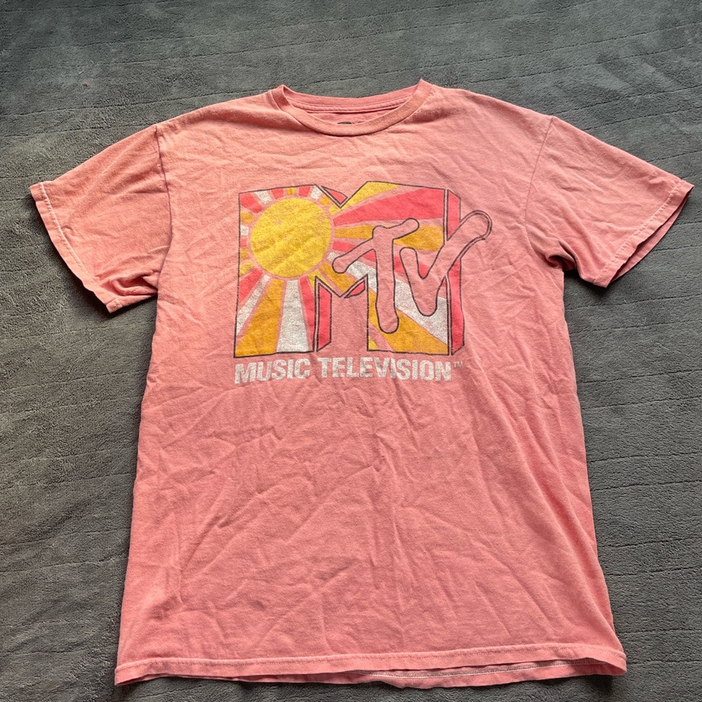Light pink MTV shirt.